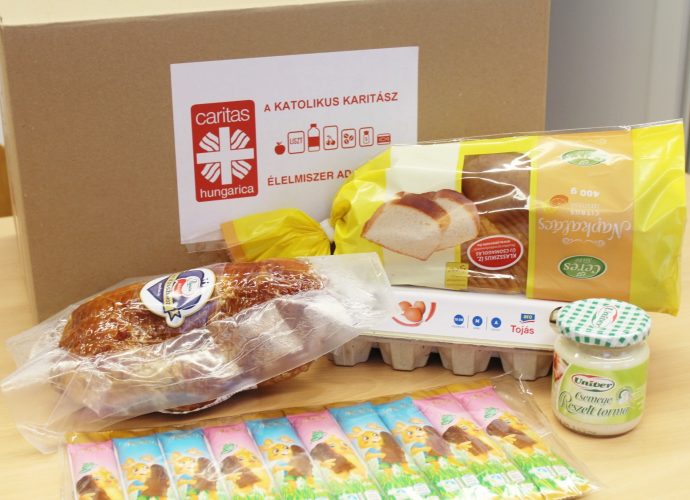 Húsvéti élelmiszercsomagot ajándékoz a Győri Egyházmegyei Karitász